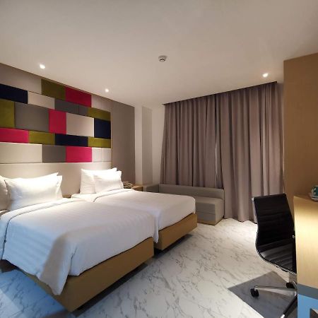 Palm Park Hotel Surabaya Ngoại thất bức ảnh
