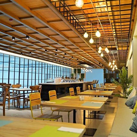 Palm Park Hotel Surabaya Ngoại thất bức ảnh
