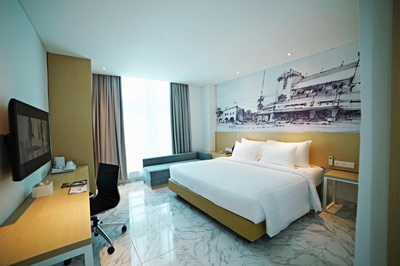 Palm Park Hotel Surabaya Ngoại thất bức ảnh