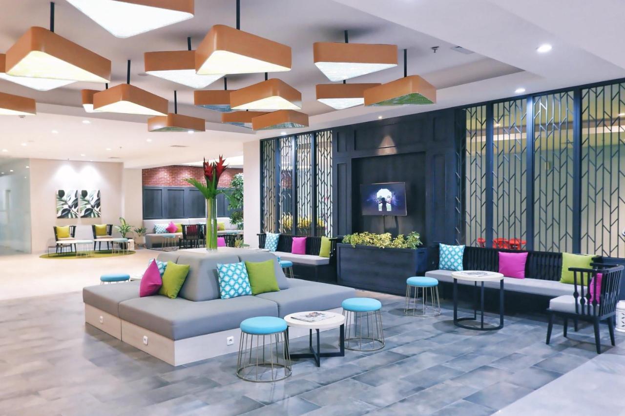 Palm Park Hotel Surabaya Ngoại thất bức ảnh