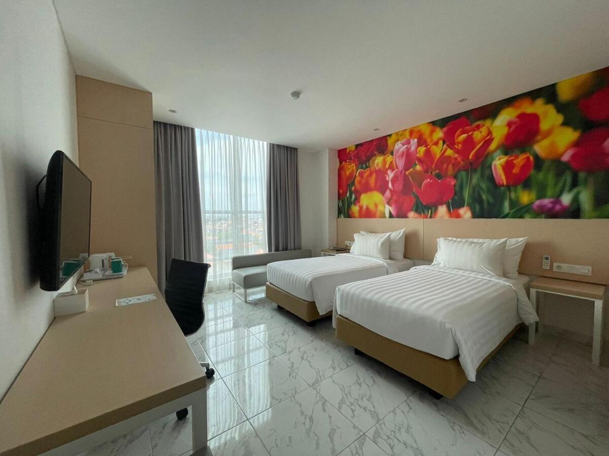 Palm Park Hotel Surabaya Ngoại thất bức ảnh