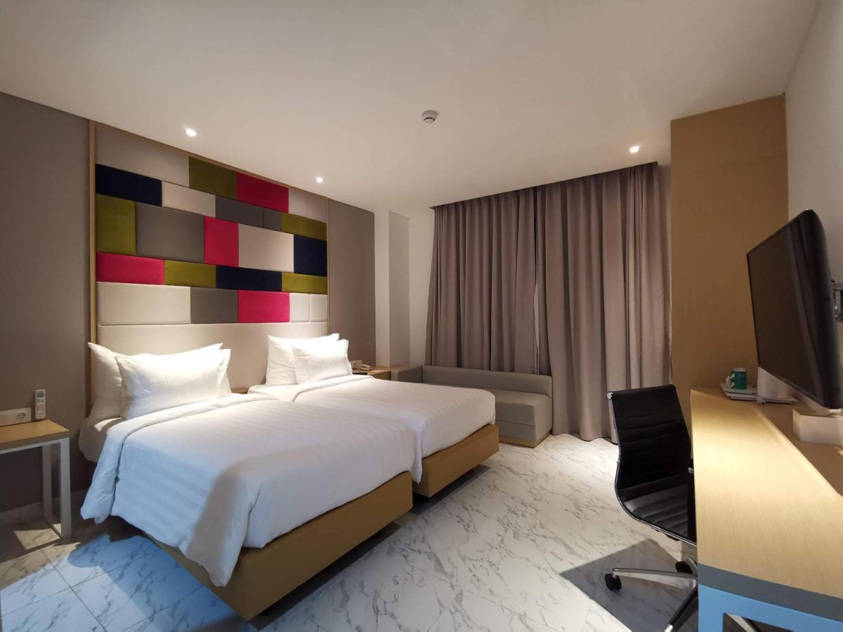Palm Park Hotel Surabaya Ngoại thất bức ảnh