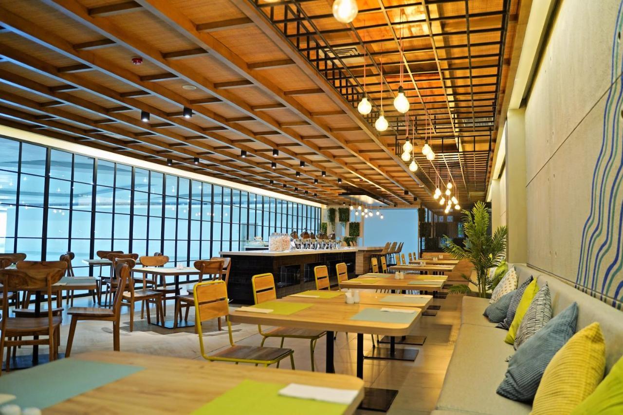 Palm Park Hotel Surabaya Ngoại thất bức ảnh