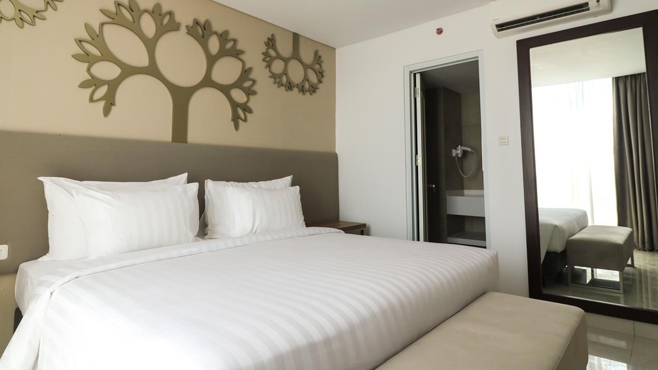Palm Park Hotel Surabaya Ngoại thất bức ảnh