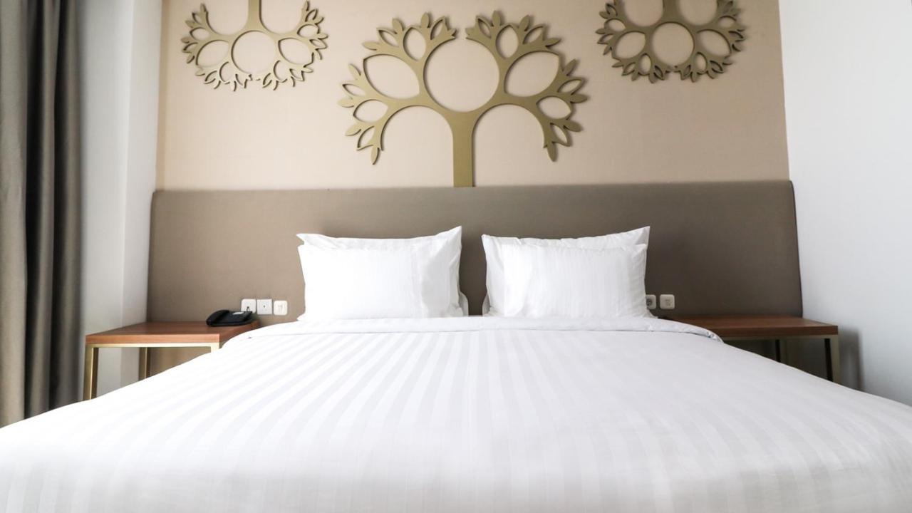 Palm Park Hotel Surabaya Ngoại thất bức ảnh