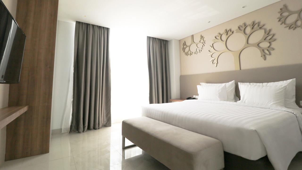 Palm Park Hotel Surabaya Ngoại thất bức ảnh