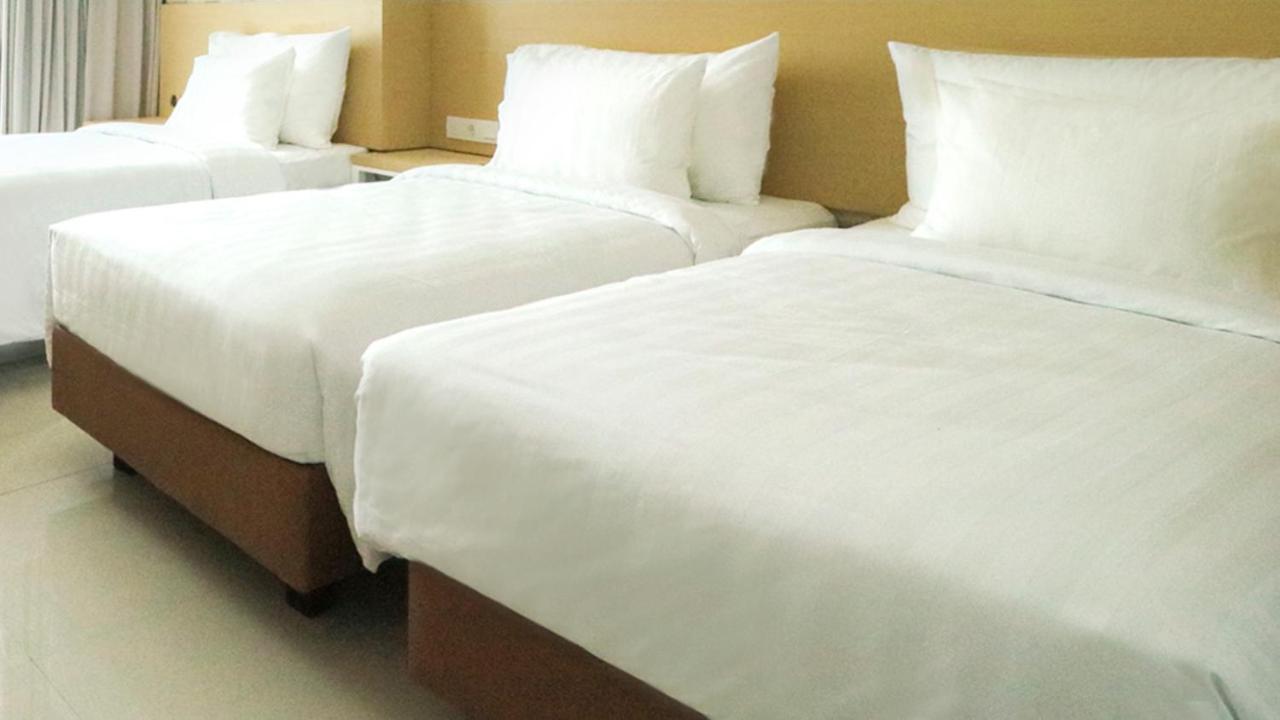 Palm Park Hotel Surabaya Ngoại thất bức ảnh