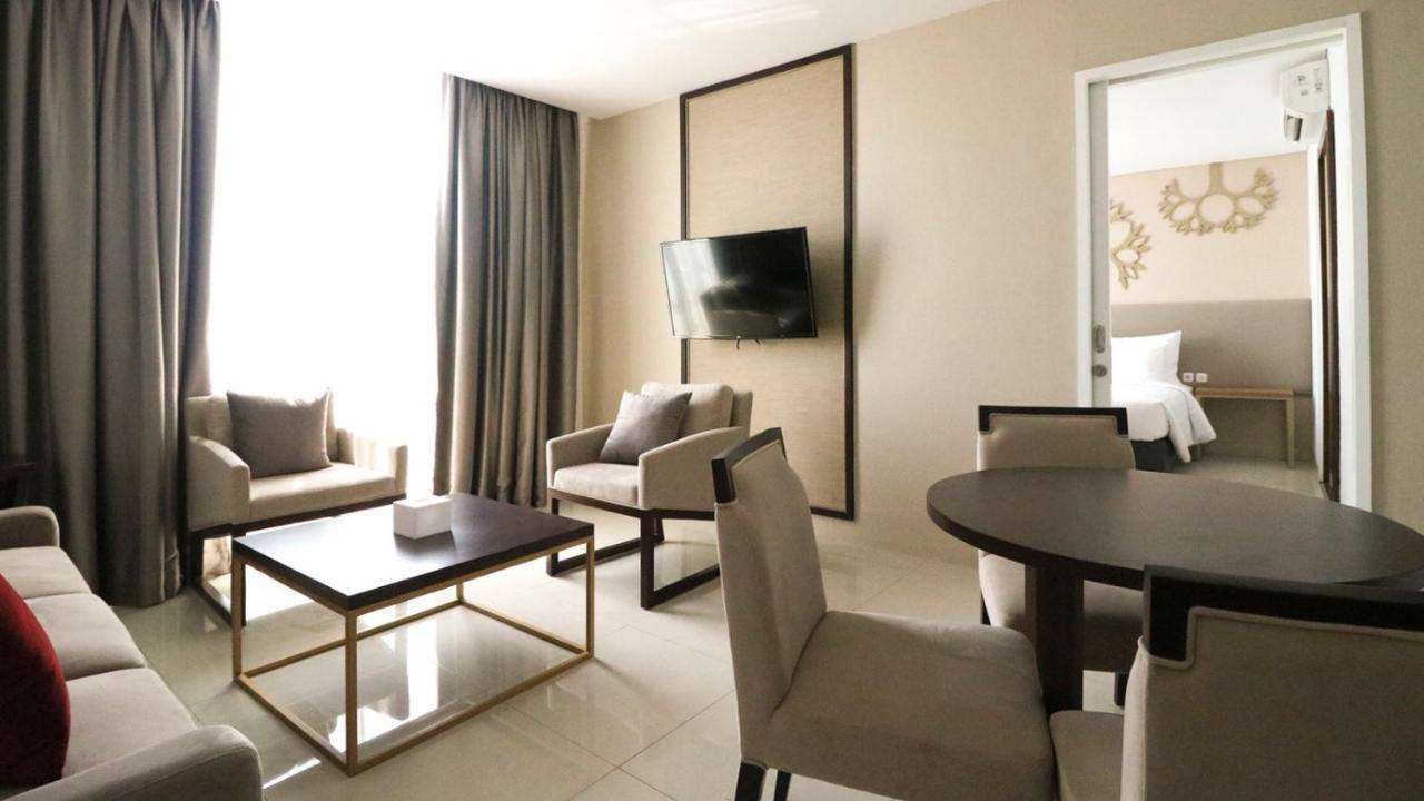 Palm Park Hotel Surabaya Ngoại thất bức ảnh