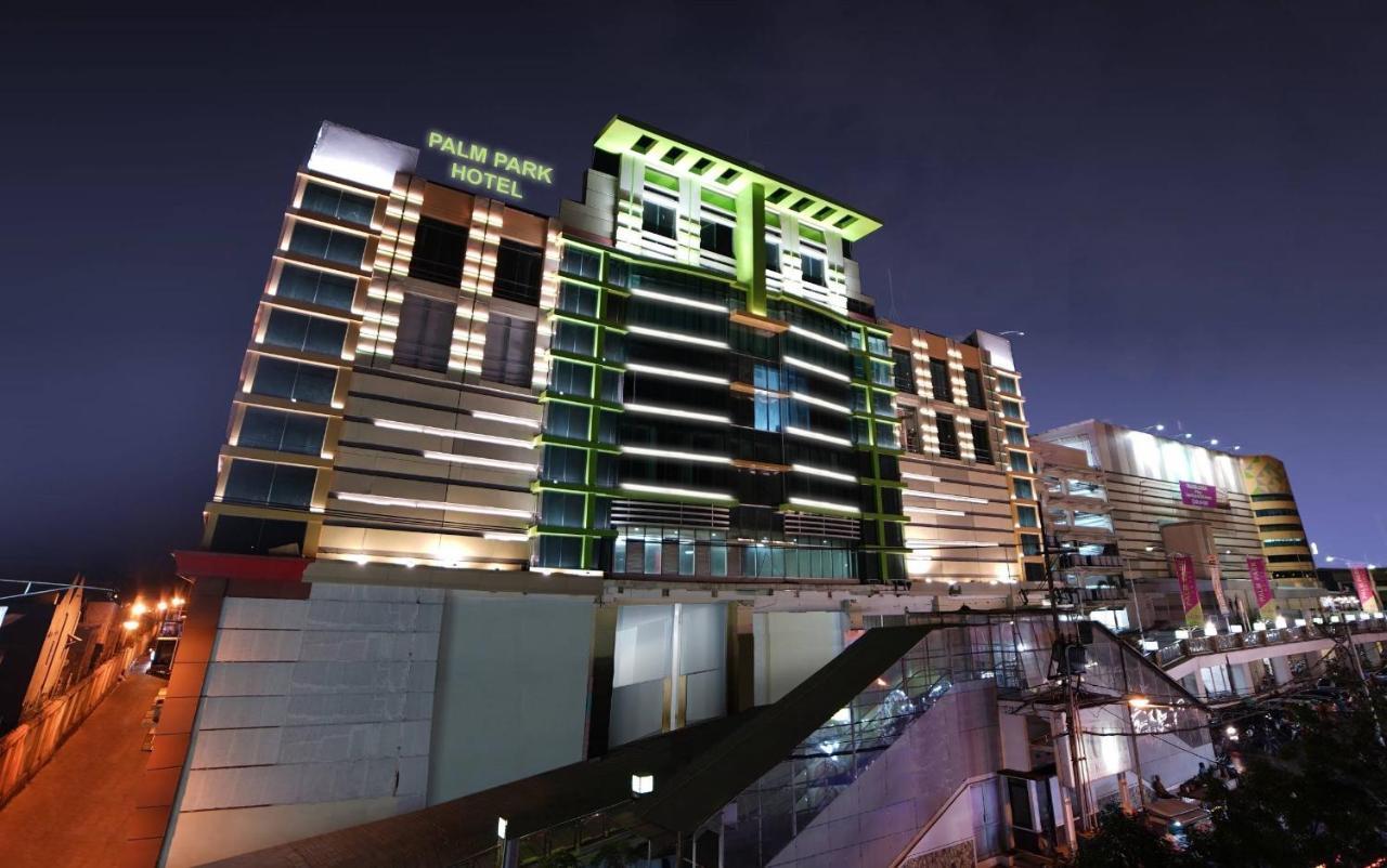 Palm Park Hotel Surabaya Ngoại thất bức ảnh