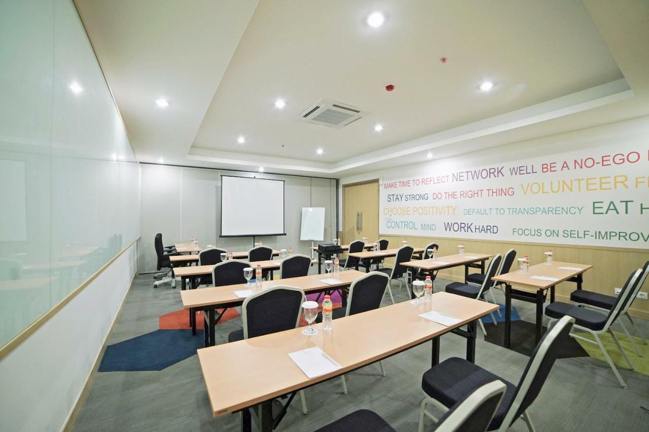 Palm Park Hotel Surabaya Ngoại thất bức ảnh