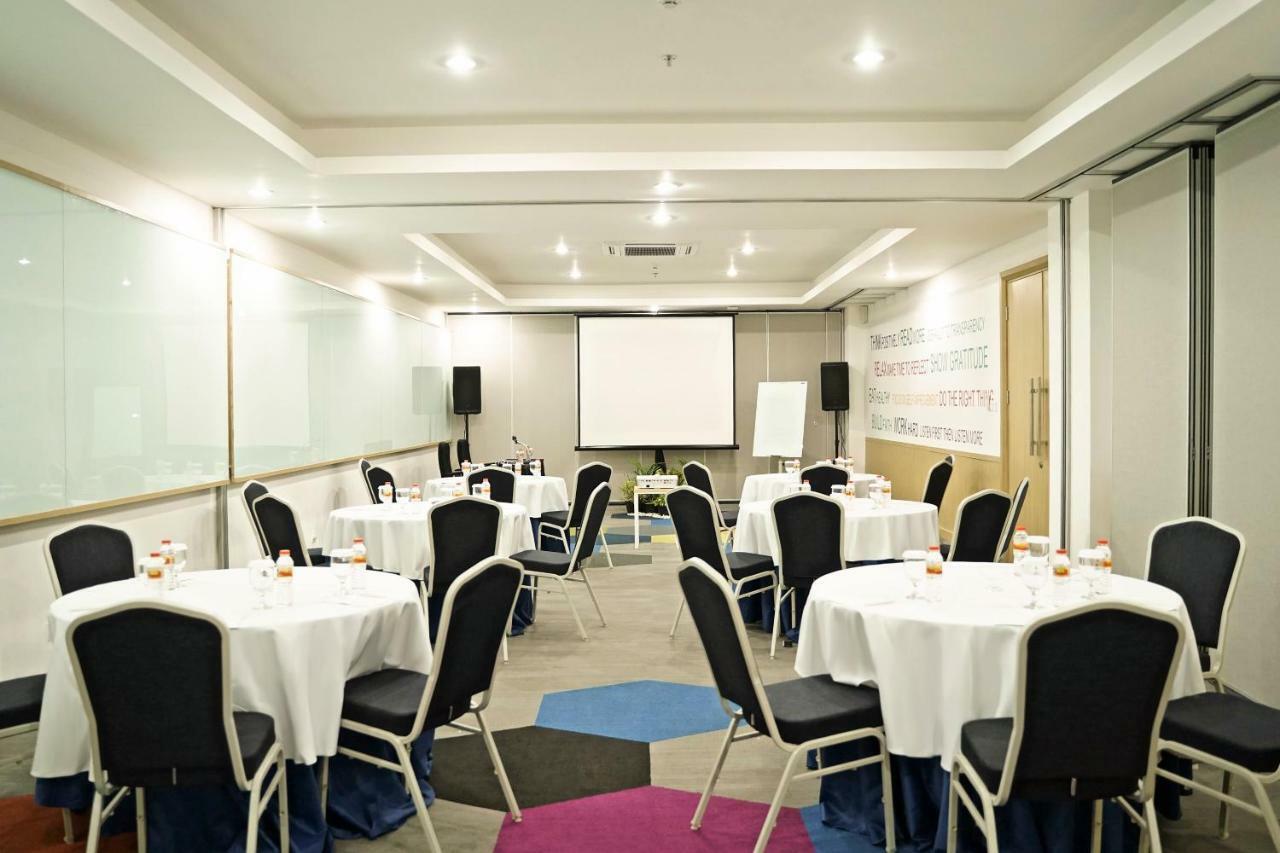 Palm Park Hotel Surabaya Ngoại thất bức ảnh