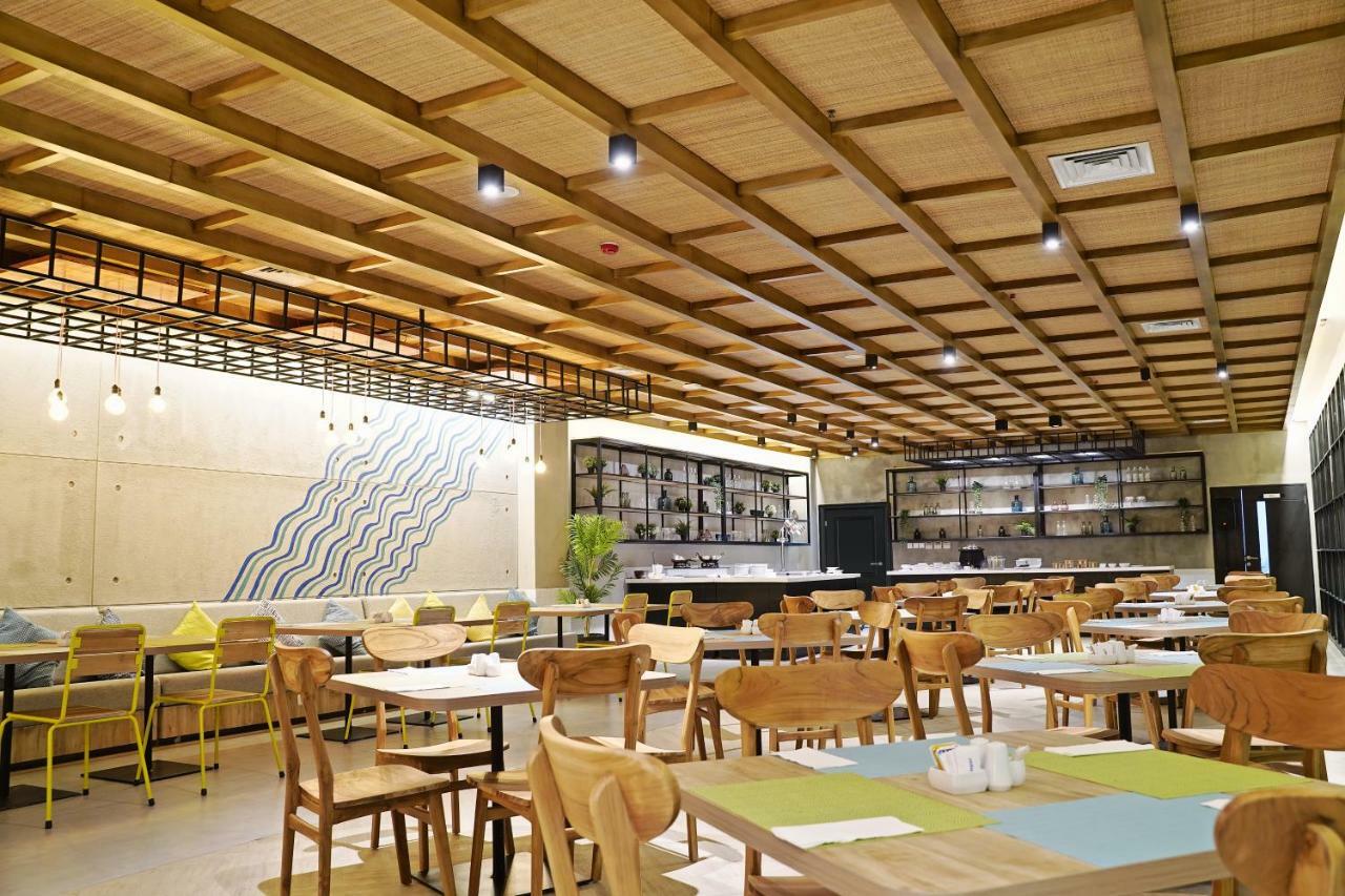 Palm Park Hotel Surabaya Ngoại thất bức ảnh