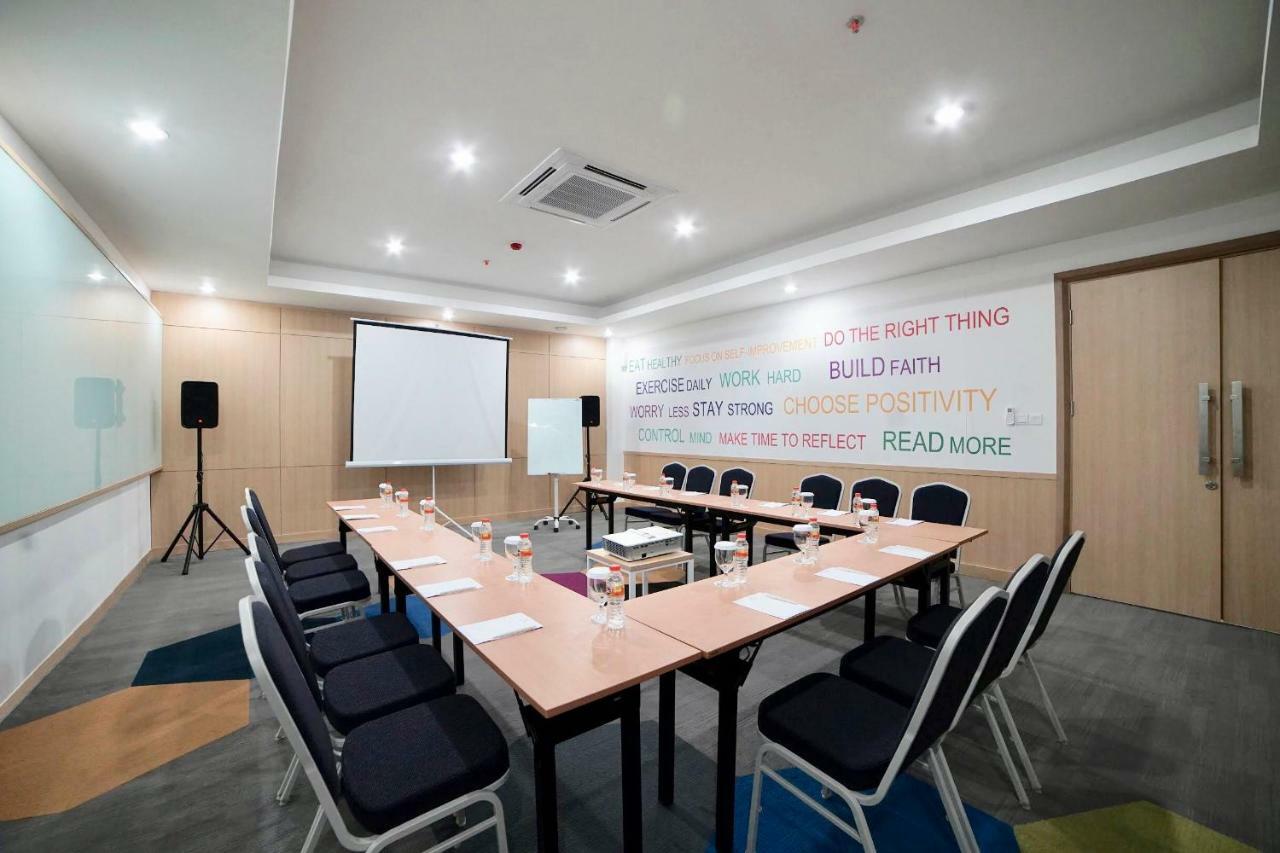 Palm Park Hotel Surabaya Ngoại thất bức ảnh