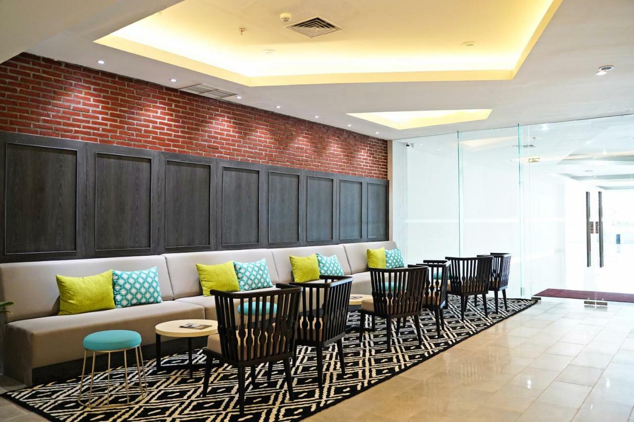 Palm Park Hotel Surabaya Ngoại thất bức ảnh