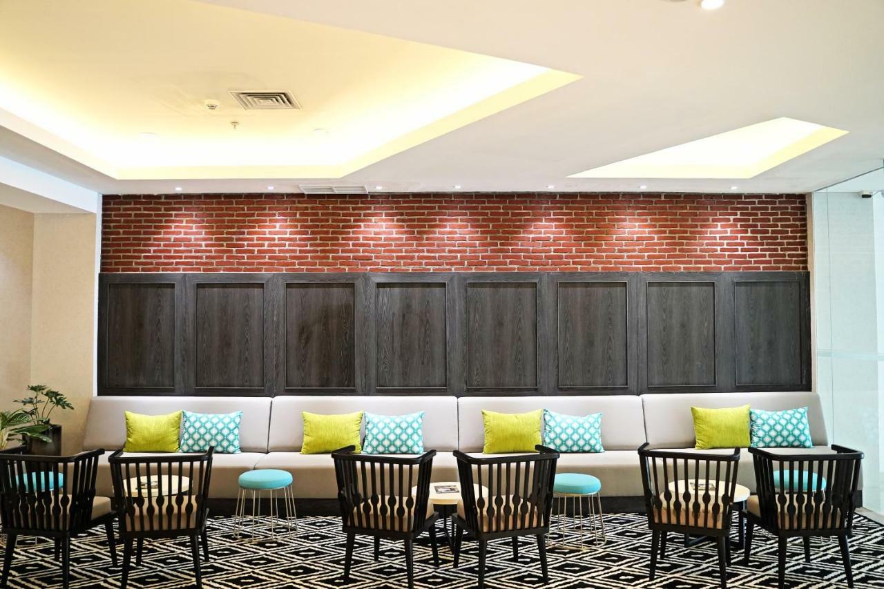 Palm Park Hotel Surabaya Ngoại thất bức ảnh